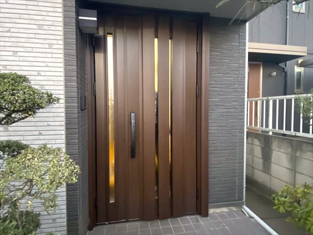   草加市【玄関ドアカバー工法】　