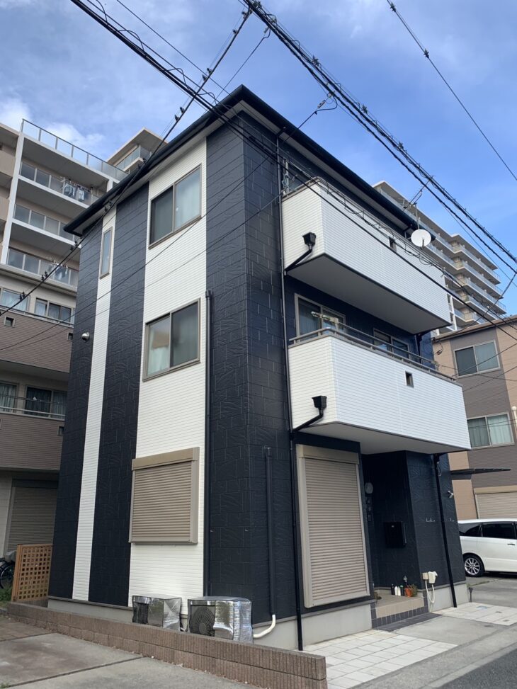  足立区【カバー工法・外壁塗装】屋根シルキーG２・外壁エスケープレミアム無機塗装・トイレ交換工事