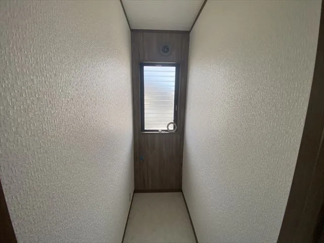 トイレ　新規クロス貼り