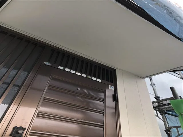 玄関庇部
