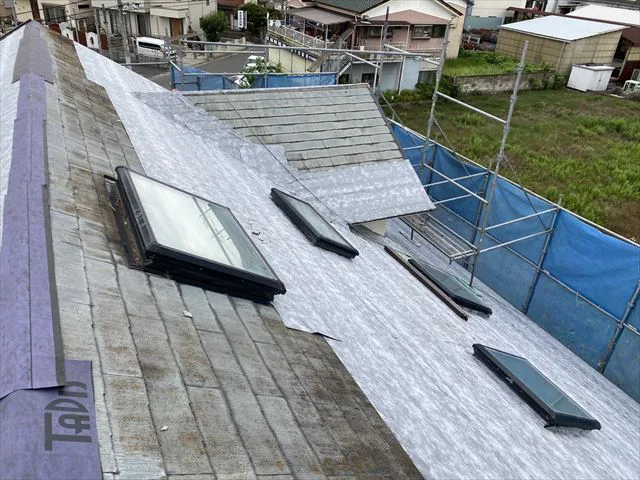 粘着式ルーフィング圧着